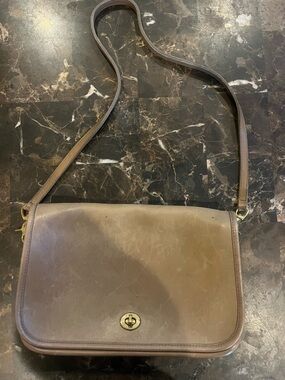 Vintage RARE Classic Brown Leather Medium Crossbody Shoulder Bag 245-6708